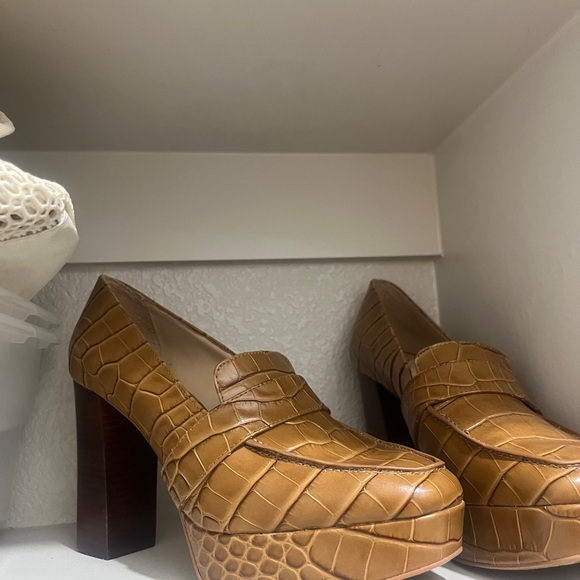 Vince Camuto Shoes - Vince Camuto Croc Embossed Platform Loafer Pumps Tan Size 9M